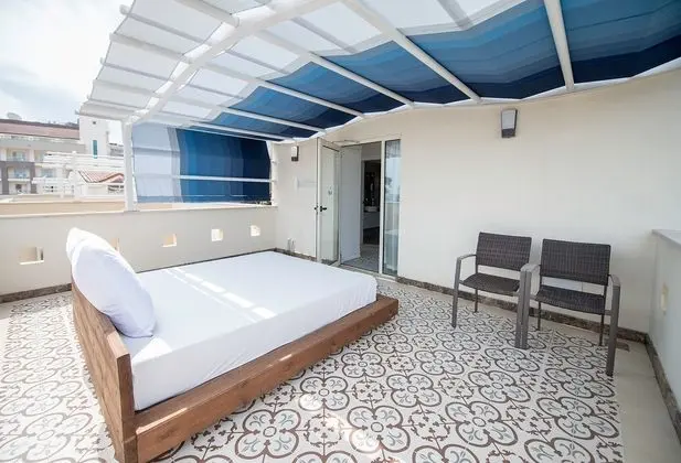 https://imagessl.etstur.com/files/images/hotelImages/TR/51574/l/Crystal-Aura-Beach-Resort---Spa-Oda-39412.jpg