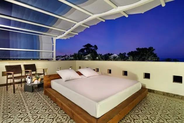 https://imagessl.etstur.com/files/images/hotelImages/TR/51574/l/Crystal-Aura-Beach-Resort---Spa-Oda-39413.jpg