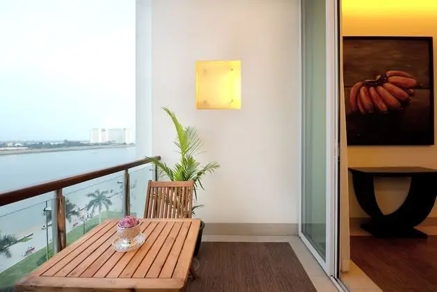 Deluxe Tek Büyük Yataklı Oda, Balkon, Nehir Manzaralı