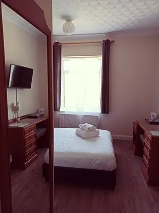 Standard Tek Büyük Yataklı Oda