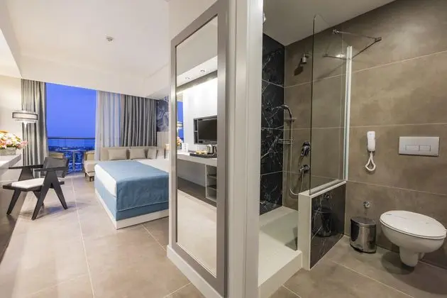 https://images.etstur.com/imgproxy/resize/2560x1440/files/images/hotelImages/etsrooms/529/Crystal_Centro_Pearl_Collection_20260211094947_0.jpg