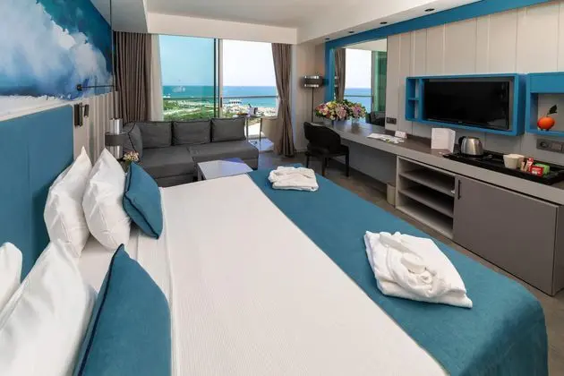 https://images.etstur.com/imgproxy/resize/2560x1440/files/images/hotelImages/etsrooms/529/Crystal_Centro_Pearl_Collection_20260211094948_3.jpg