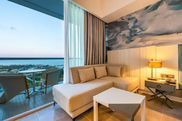 https://images.etstur.com/imgproxy/resize/2560x1440/files/images/hotelImages/etsrooms/529/Crystal_Centro_Pearl_Collection_20260211094948_4.jpg