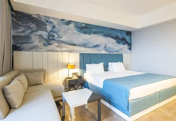 https://images.etstur.com/imgproxy/resize/2560x1440/files/images/hotelImages/etsrooms/529/Crystal_Centro_Pearl_Collection_20260211095339_1.jpg
