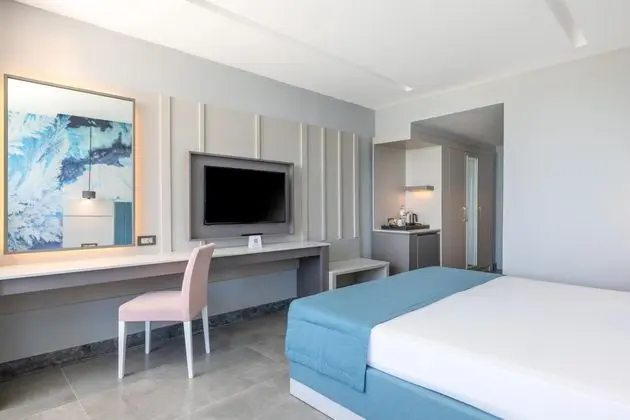 https://images.etstur.com/imgproxy/resize/2560x1440/files/images/hotelImages/etsrooms/529/Crystal_Centro_Pearl_Collection_20260624141738_2.jpg