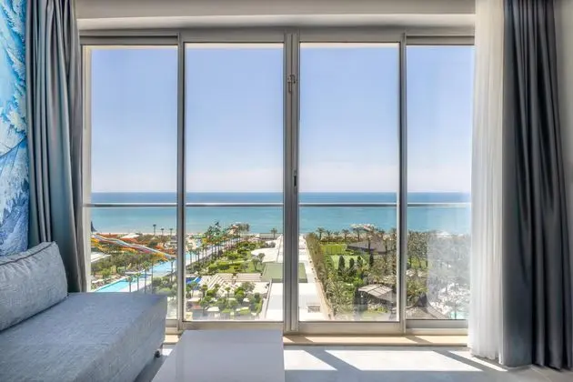 https://images.etstur.com/imgproxy/resize/2560x1440/files/images/hotelImages/etsrooms/529/Crystal_Centro_Pearl_Collection_20260624141738_3.jpg