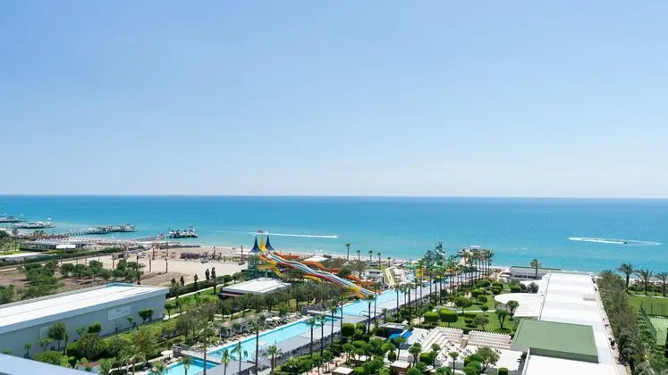 https://images.etstur.com/imgproxy/resize/2560x1440/files/images/hotelImages/etsrooms/529/Crystal_Centro_Pearl_Collection_20260624141738_4.jpg