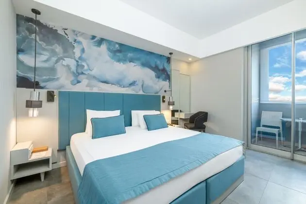 https://images.etstur.com/imgproxy/resize/2560x1440/files/images/hotelImages/etsrooms/529/Crystal_Centro_Pearl_Collection_20260624152653_8.jpg