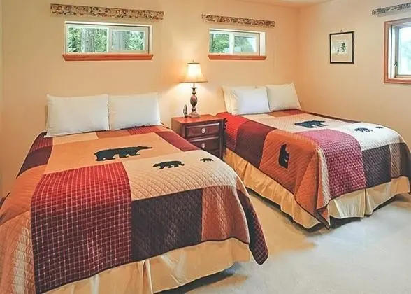 Kulübe, Birden Çok Yatak (Crystal Creek Chalet)