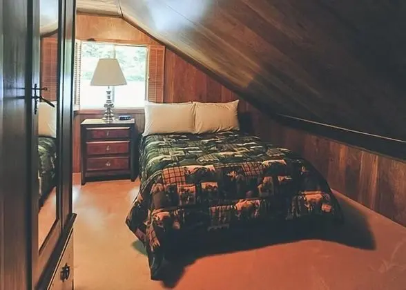 Kulübe, Birden Çok Yatak (Crystal Creek Chalet)