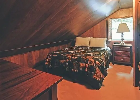 Kulübe, Birden Çok Yatak (Crystal Creek Chalet)