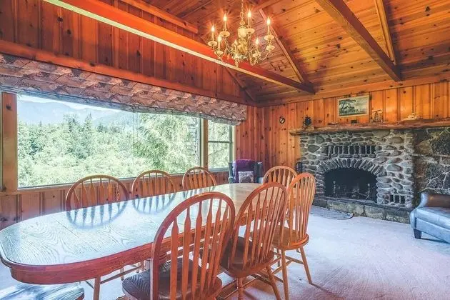 Kulübe, Birden Çok Yatak (Crystal Creek Chalet)