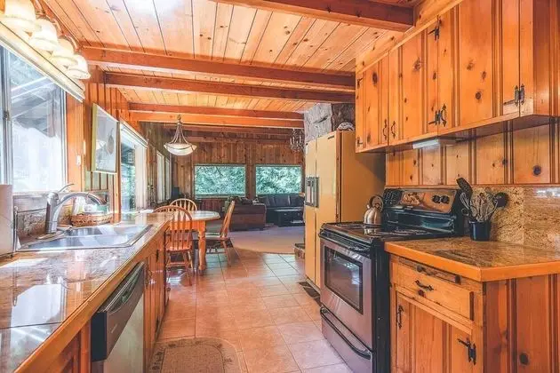 Kulübe, Birden Çok Yatak (Crystal Creek Chalet)