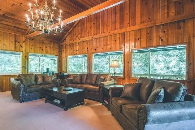 Kulübe, Birden Çok Yatak (Crystal Creek Chalet)