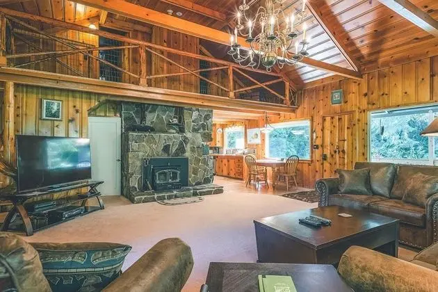 Kulübe, Birden Çok Yatak (Crystal Creek Chalet)