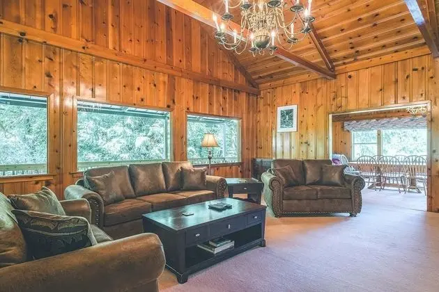 Kulübe, Birden Çok Yatak (Crystal Creek Chalet)