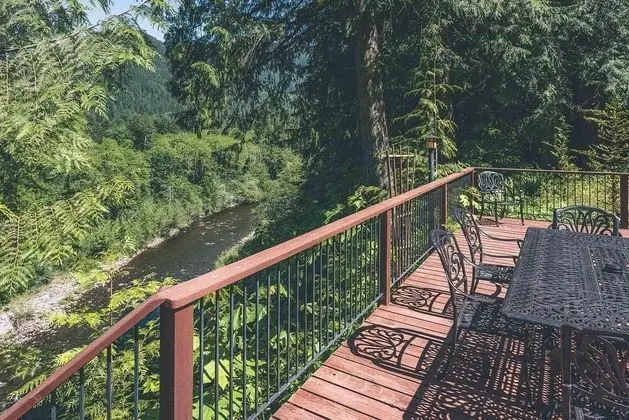 Kulübe, Birden Çok Yatak (Crystal Creek Chalet)