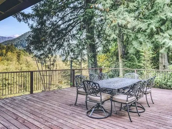 Kulübe, Birden Çok Yatak (Crystal Creek Chalet)