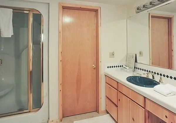 Kulübe, Birden Çok Yatak (Crystal Creek Chalet)