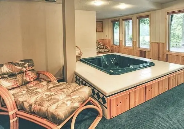 Kulübe, Birden Çok Yatak (Crystal Creek Chalet)