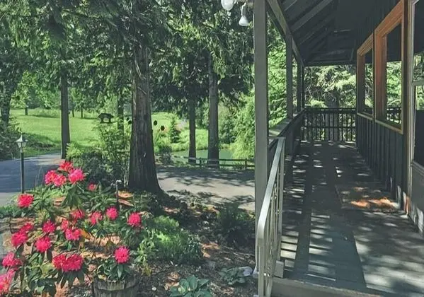 Kulübe, Birden Çok Yatak (Crystal Creek Chalet)