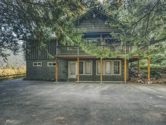 Kulübe, Birden Çok Yatak (Crystal Creek Chalet)