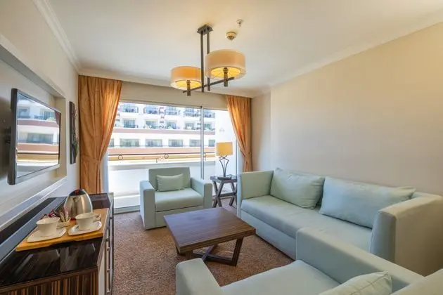 https://images.etstur.com/imgproxy/resize/2560x1440/files/images/hotelImages/etsrooms/498/Crystal_De_Luxe_Comfort_Collection_20251209151451_4.jpg