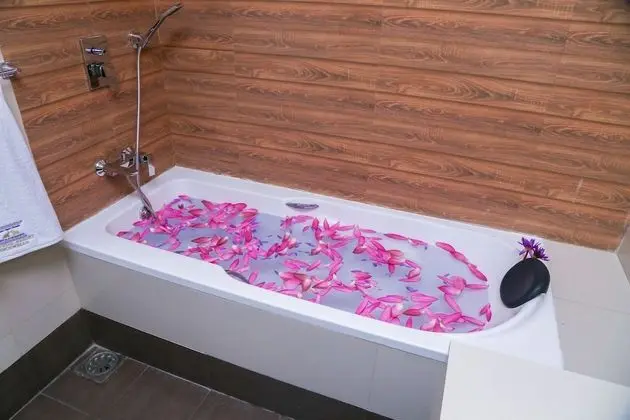 Deluxe Tek Büyük Yataklı Oda, Balkon, Plaj Manzaralı