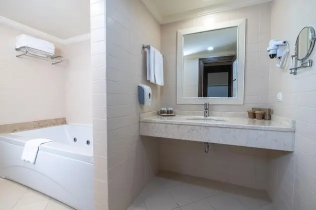 https://images.etstur.com/imgproxy/resize/2560x1440/files/images/hotelImages/etsrooms/519/Crystal_Family_Comfort_Collection_20251204133811_2.jpg