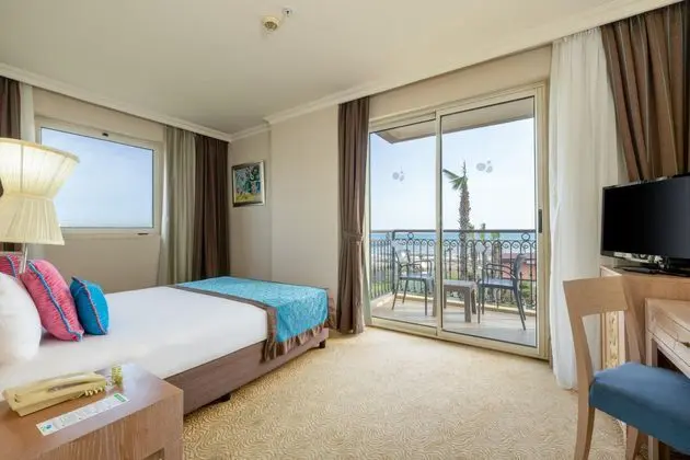 https://images.etstur.com/imgproxy/resize/2560x1440/files/images/hotelImages/etsrooms/519/Crystal_Family_Comfort_Collection_20251204133853_1.jpg