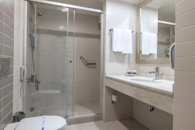 https://images.etstur.com/imgproxy/resize/2560x1440/files/images/hotelImages/etsrooms/519/Crystal_Family_Comfort_Collection_20251204133854_3.jpg