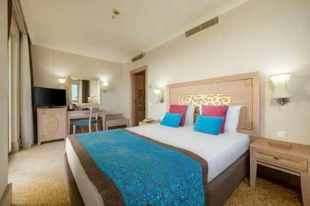 https://images.etstur.com/imgproxy/resize/2560x1440/files/images/hotelImages/etsrooms/519/Crystal_Family_Comfort_Collection_20251204134956_5.jpg