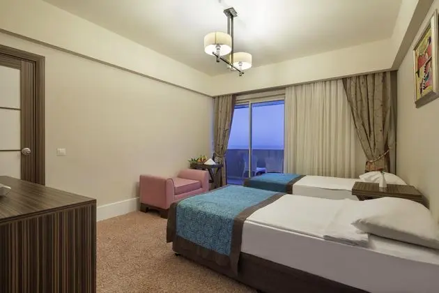 https://images.etstur.com/imgproxy/resize/2560x1440/files/images/hotelImages/etsrooms/519/Crystal_Family_Comfort_Collection_20251204133715_3.jpg