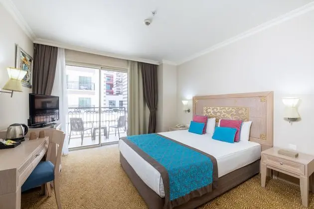 https://images.etstur.com/imgproxy/resize/2560x1440/files/images/hotelImages/etsrooms/519/Crystal_Family_Comfort_Collection_20251204133715_4.jpg