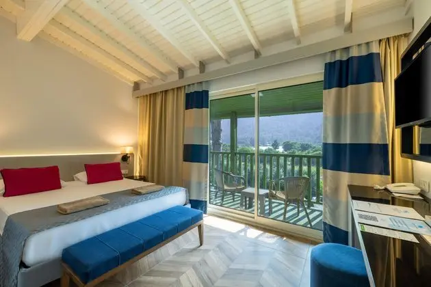 https://images.etstur.com/imgproxy/resize/2560x1440/files/images/hotelImages/etsrooms/500/Crystal_Flora_Pearl_Collection_20251208142616_0.jpg