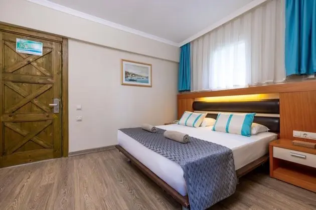 Standart Kara manzaralı Oda