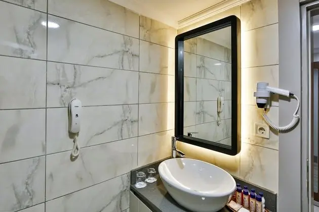 https://images.etstur.com/files/images/hotelImages/TR/51577/l/Crystal-Flora-Beach-Resort-Oda-301812.jpg