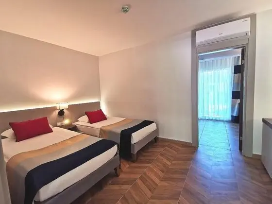 https://images.etstur.com/files/images/hotelImages/TR/51577/l/Crystal-Flora-Beach-Resort-Oda-301813.jpg