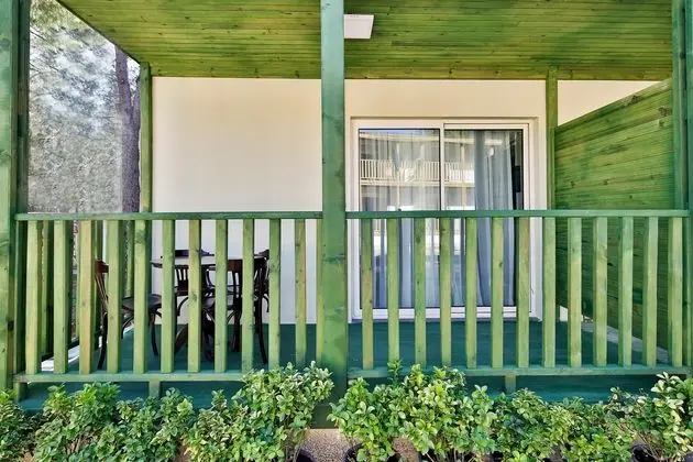 https://images.etstur.com/files/images/hotelImages/TR/51577/l/Crystal-Flora-Beach-Resort-Oda-301821.jpg