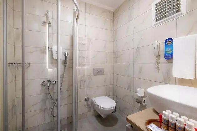 https://images.etstur.com/files/images/hotelImages/TR/51577/l/Crystal-Flora-Beach-Oda-396151.jpg