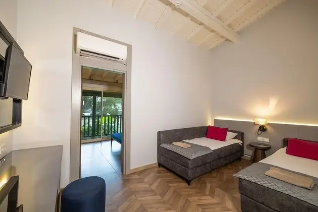 https://images.etstur.com/files/images/hotelImages/TR/51577/l/Crystal-Flora-Beach-Oda-396152.jpg
