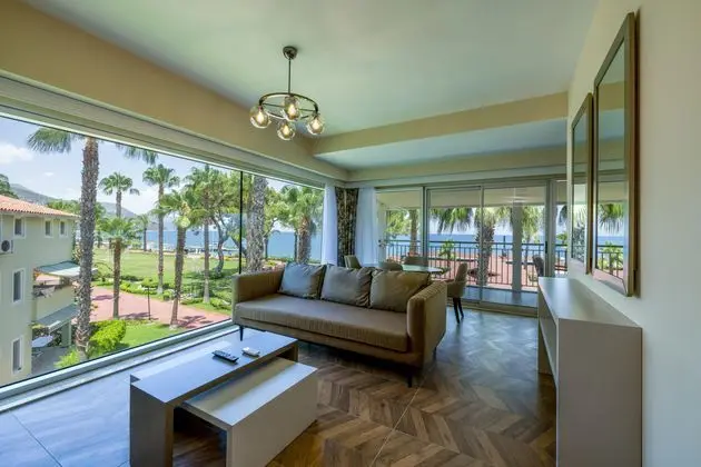 https://images.etstur.com/imgproxy/resize/2560x1440/files/images/hotelImages/etsrooms/500/Crystal_Flora_Pearl_Collection_20251208143416_1.jpg