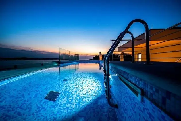 Panoramic Apart Daire, 3 Yatak Odası, Kişiye Özel Havuzlu, Deniz Manzaralı