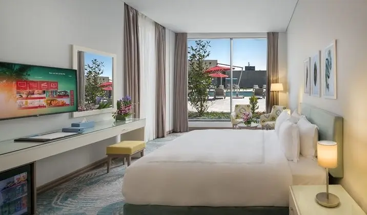 Grand Deluxe Pool Room