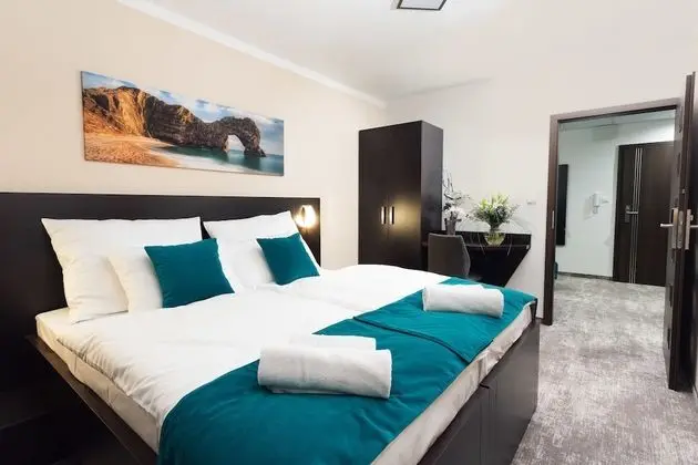 Business Tek Büyük Yataklı Oda