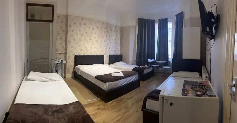 Dört Kişilik Oda, Ortak Banyo