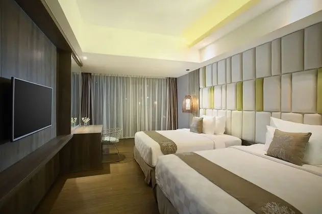 Deluxe Oda, Balkon, Havuz Manzaralı