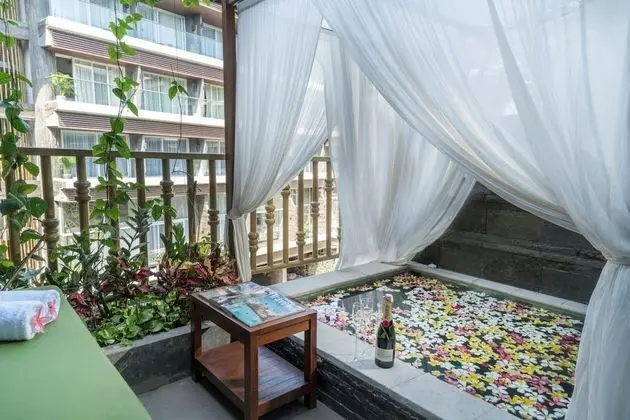 Deluxe Oda, Havuz Manzaralı (Hot Tub)