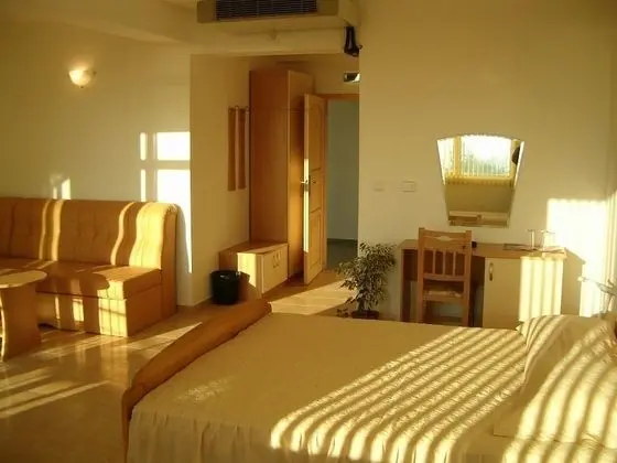 Deluxe Tek Büyük veya İki Ayrı Yataklı Oda, Balkon, Avlu Manzaralı