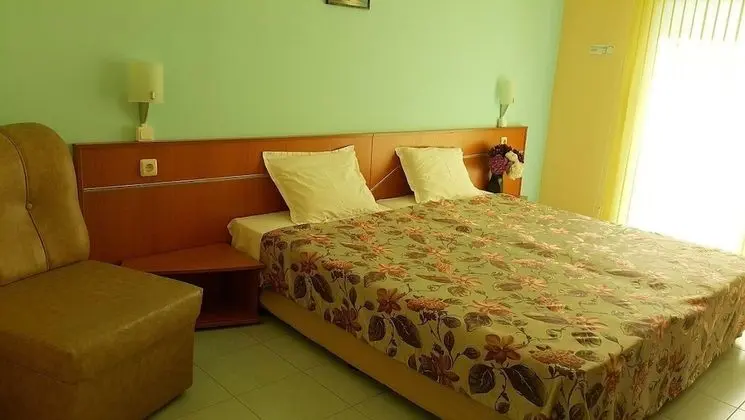 Standard Üç Kişilik Oda, Balkon, Kısmi Deniz Manzaralı